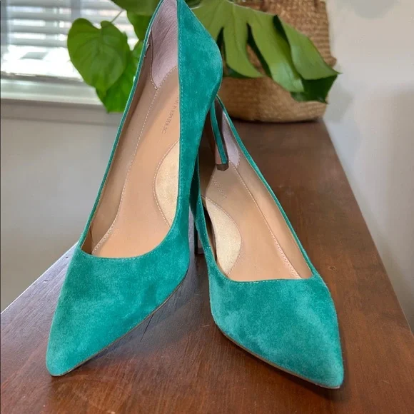 Banana Republic Green Suede Pumps, Size 8.5 - Picture 8 of 8